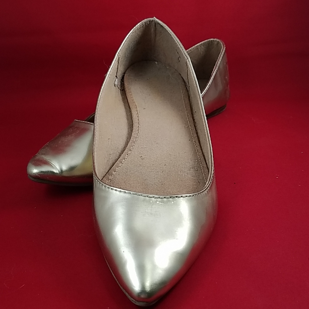 Gold flat shoes